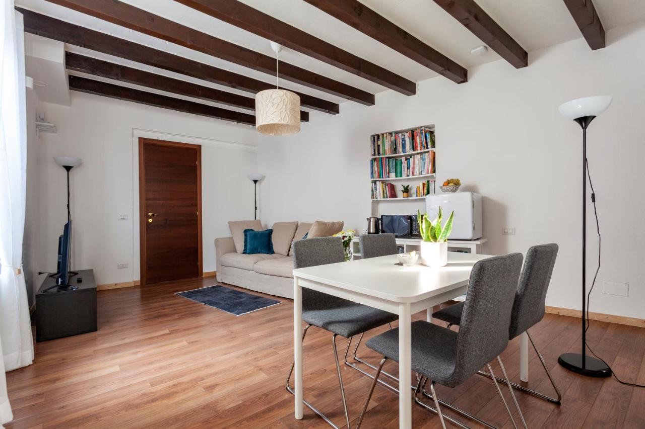 A Quiet Place In Apartment *